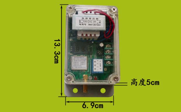 远程手机遥控器【单路】是一种利用手机信号来控制电机、水泵或者家用电器等设备开启与关闭的遥控装置,其遥控距离不受空间障碍物的影响,金宏源手机远程遥控器1年内免费质保维修,不满意100%退款。 手机远程遥控器【单路】在全球范围内任何地方任何时间都可以控制各种家用电子电器产品、工业设备、农田灌溉设备等,如灯光控制,潜水泵等。操作简单,使用方便。 手机远程遥控器【单路】规格: 接收主机规格:10cm*4.